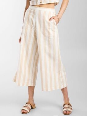 NWOT Billabong Beige and White Striped Wide-Leg Cropped Pants Size Large
